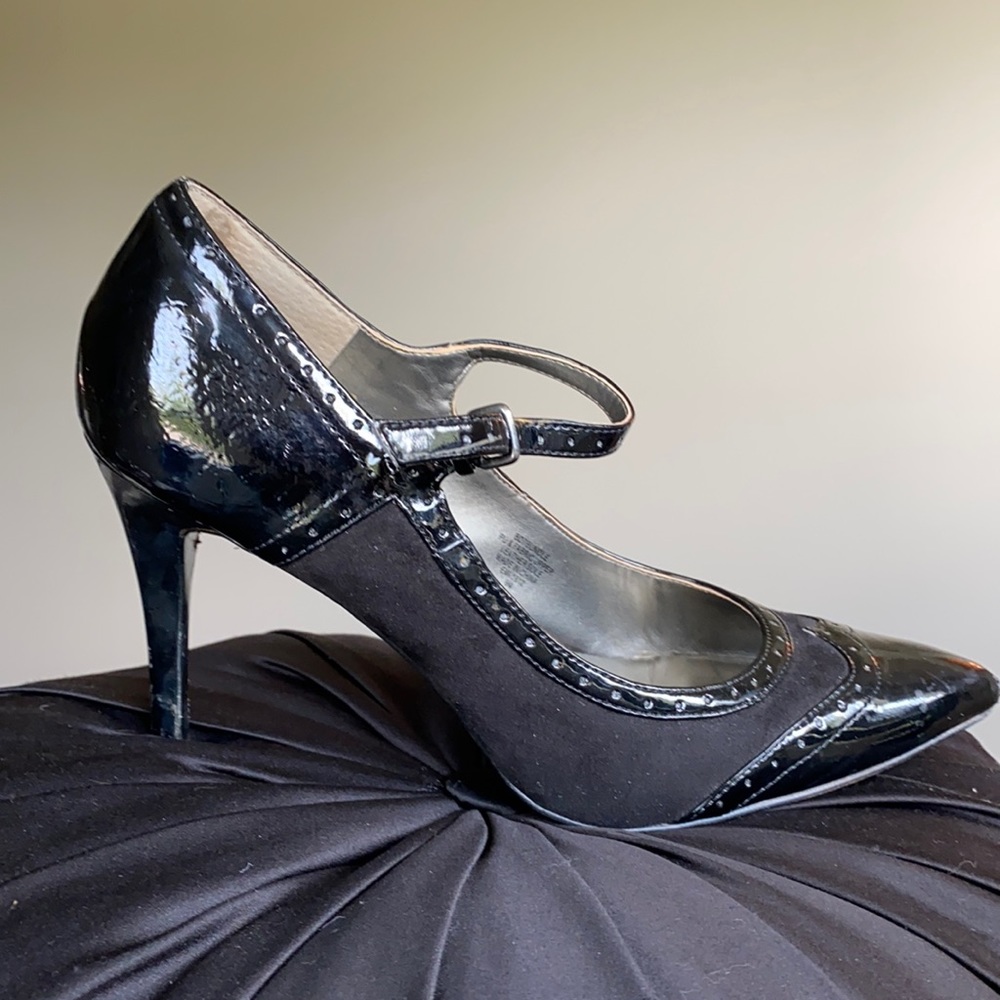 Pointed Toe Black Pumps